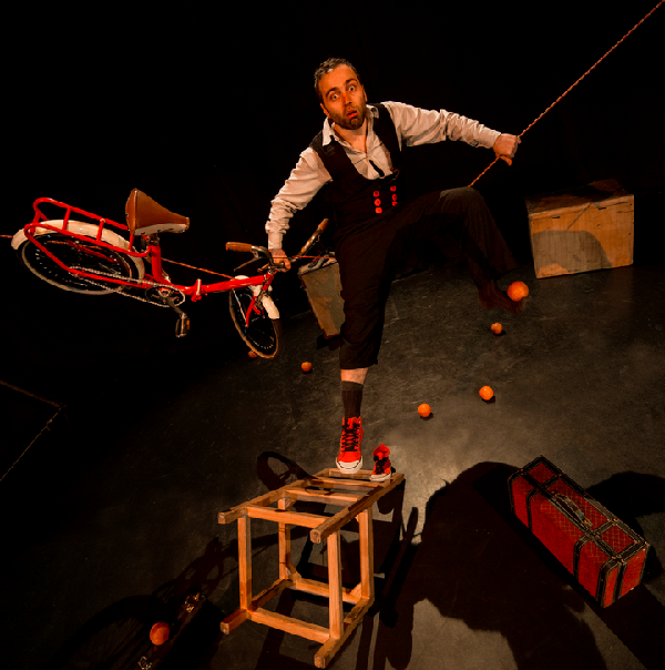 Capitani Coraggiosi. Teatro: YES LAND